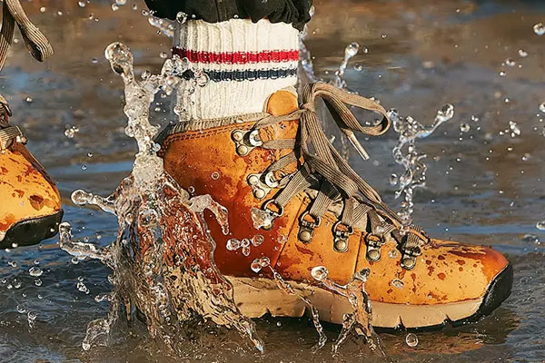 The difference between waterproof boots and rain boots